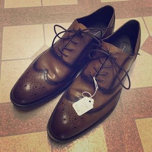 Brown cap toe shoes